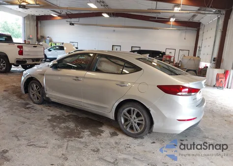 2018 Hyundai Elantra Value Edition z USA, uszkodzony, nr VIN 5NPD84LF0JH225542